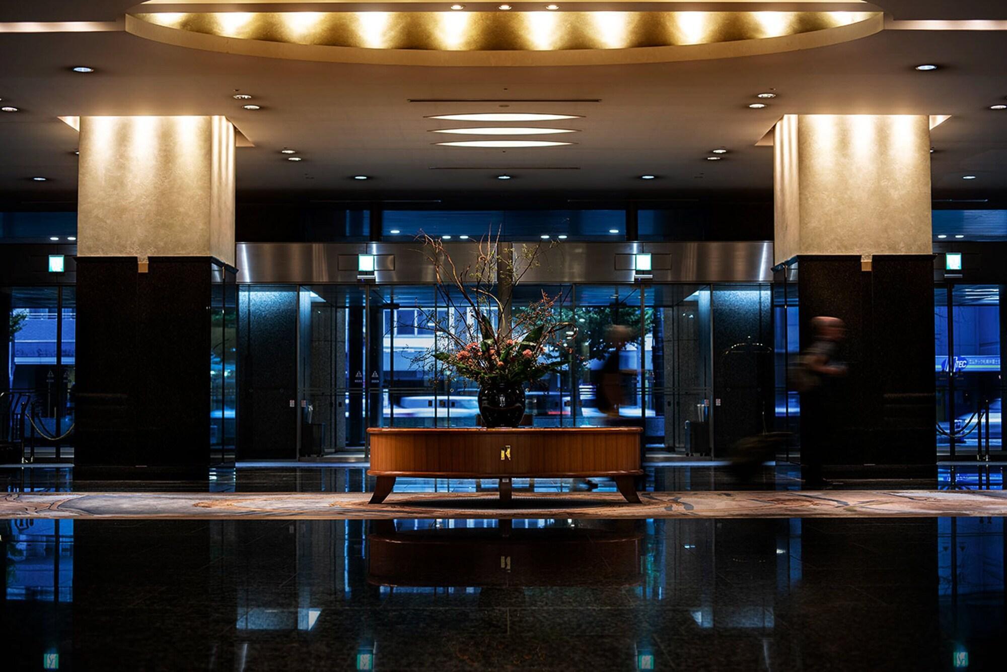 Royton Sapporo Hotel Exterior foto The lobby of the hotel