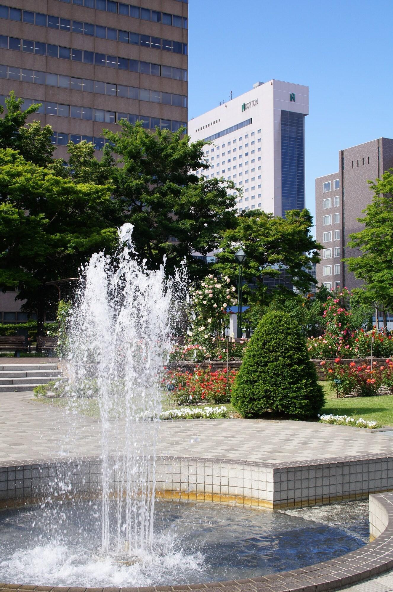 Royton Sapporo Hotel Exterior foto Fountain at the station
