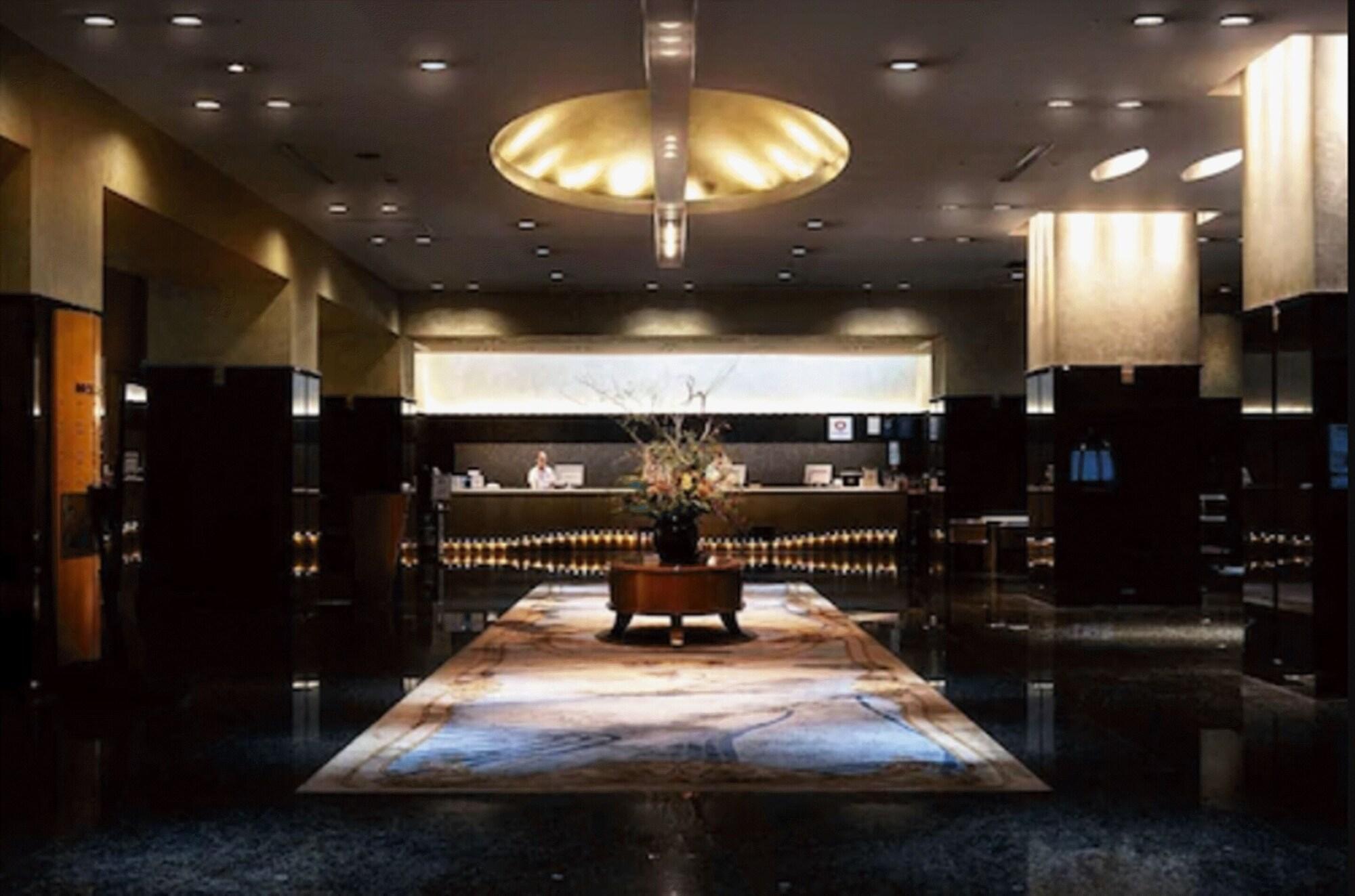Royton Sapporo Hotel Exterior foto The lobby of the hotel