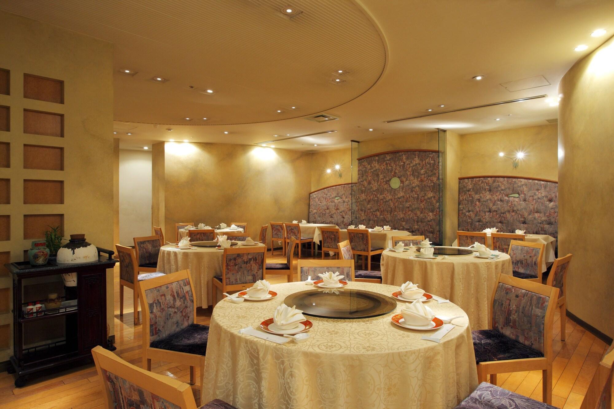 Royton Sapporo Hotel Exterior foto Interior of a restaurant in Hong Kong